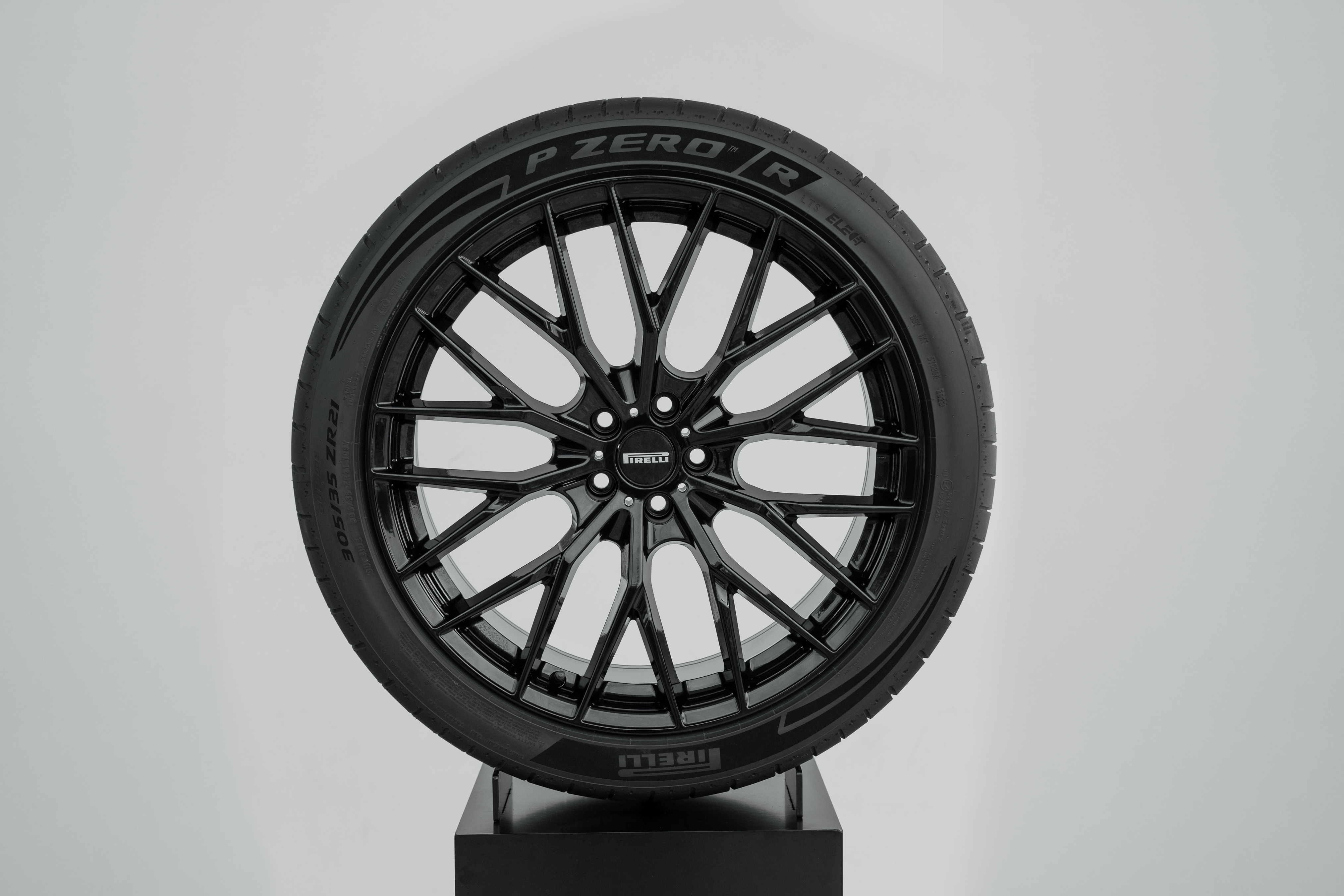 ブラック piro様 25年製 315/35R22 111Y XL I☆ ピレリ P ZERO (PZ4) SPORT PNCS
