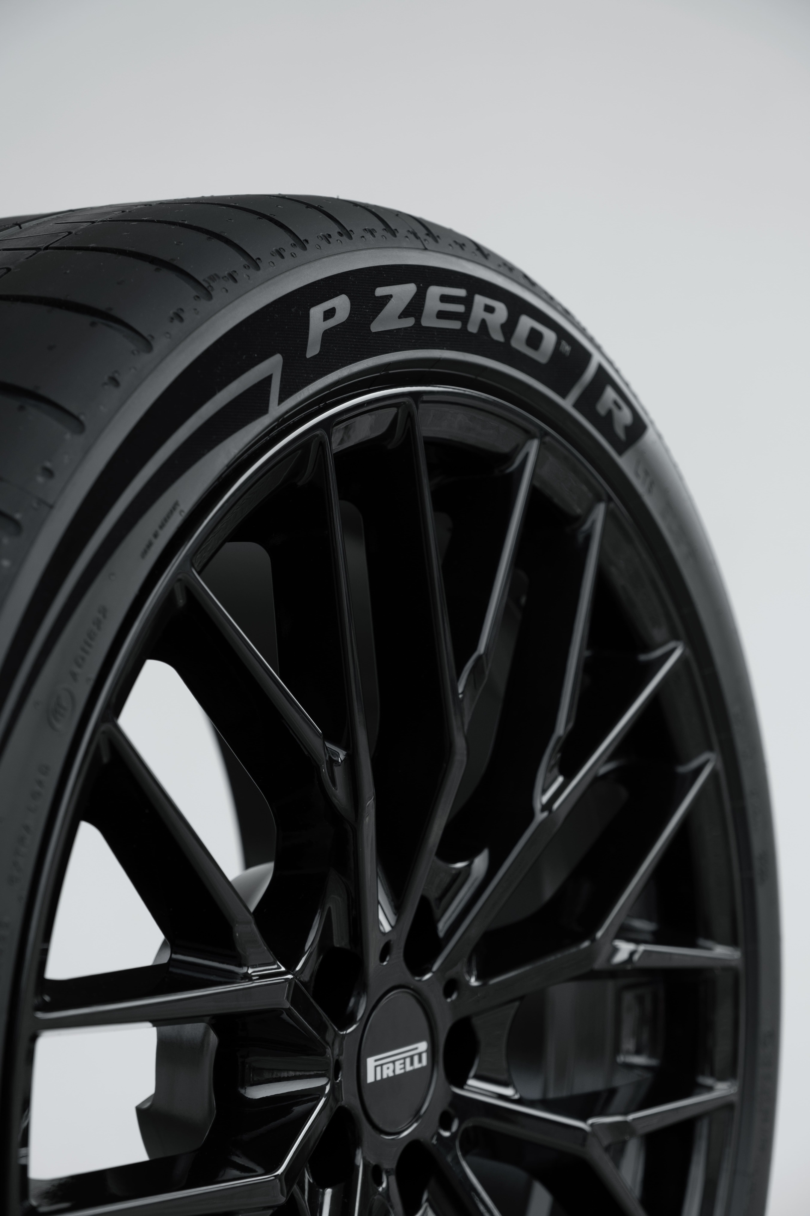 【CREDO】【23年製】新品Pirelli P-Zero New P ZERO R - Car tyre | Pirelli